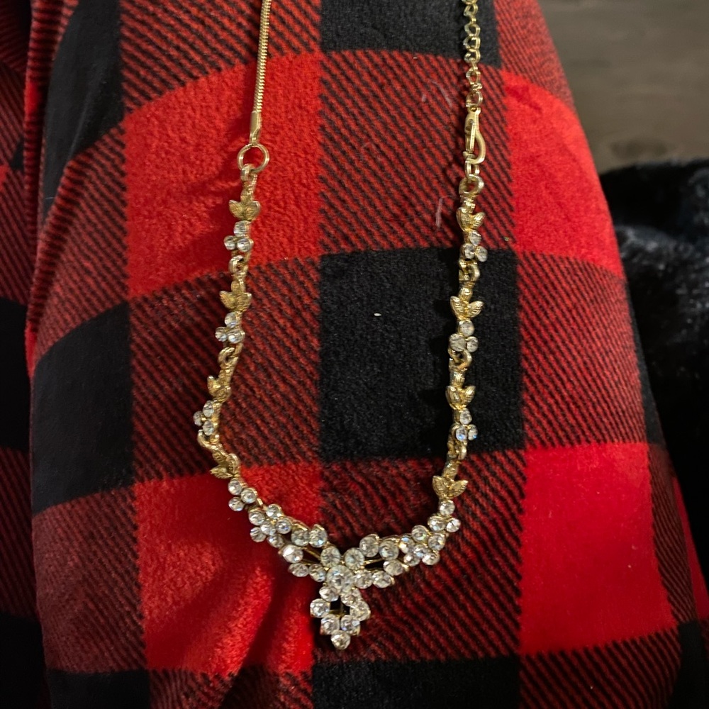 Vintage Da Vinci rhinestone necklace